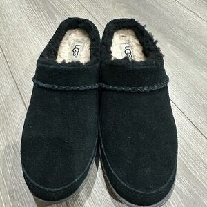 Never Worn UGG shoes